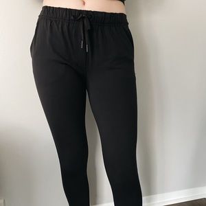 LULULEMON JOGGERS/LEGGINGS